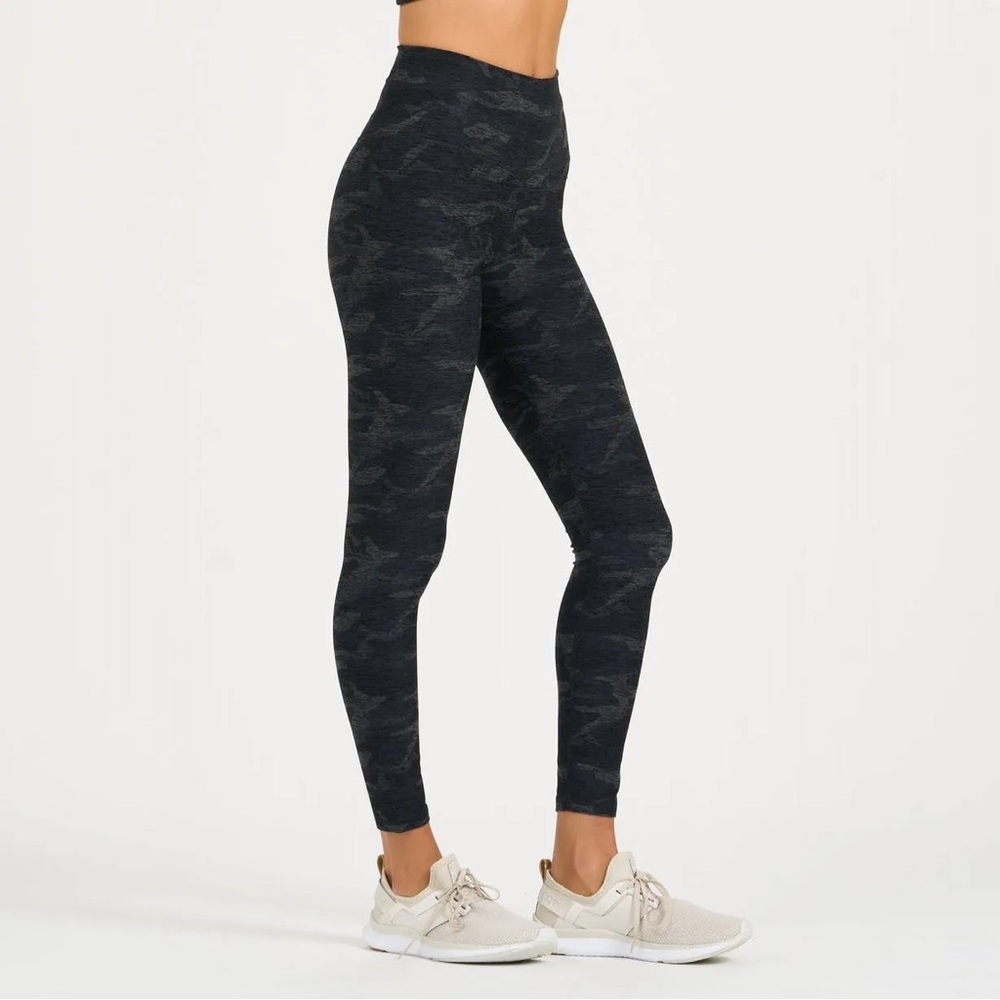 VUORI black camo clean elevation legging